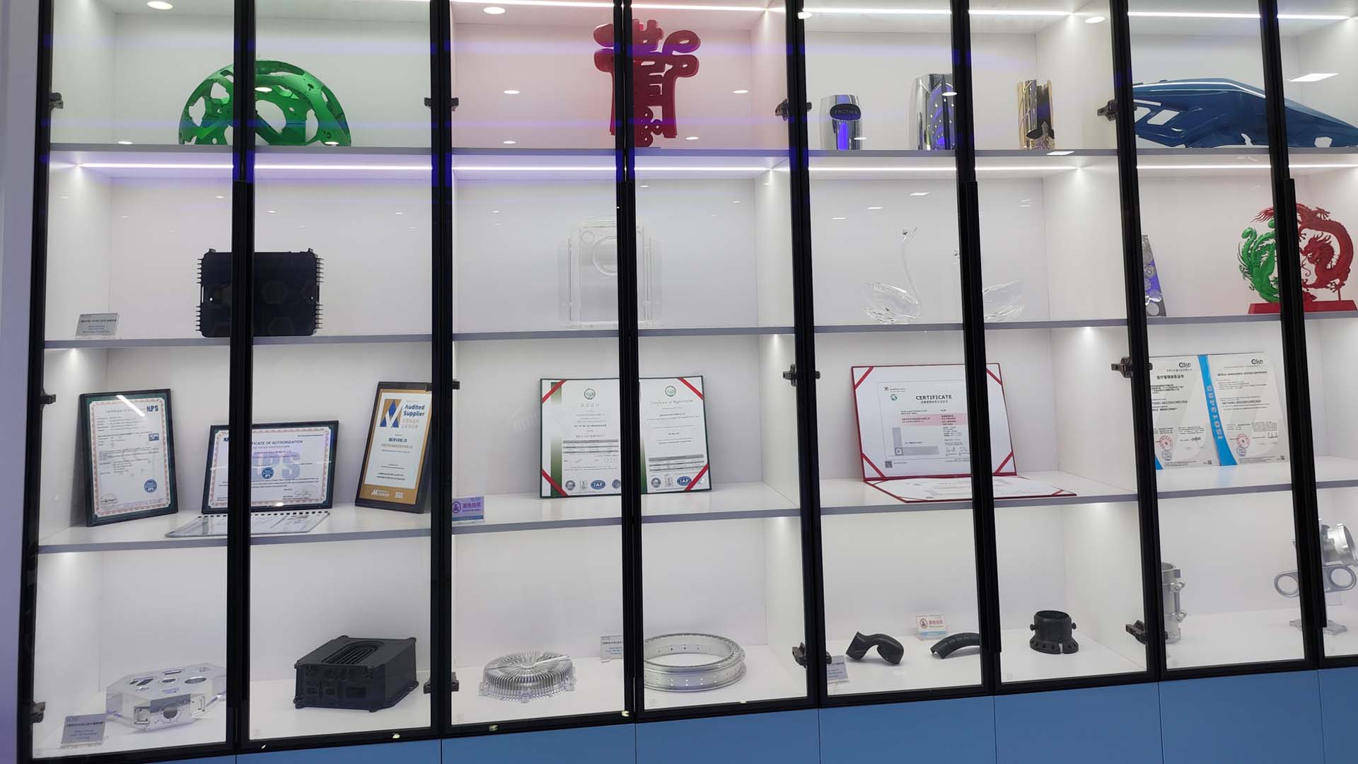 El armario de los certificados en la sala de exposición de Bole