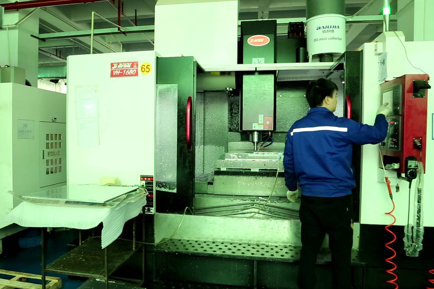 Bole's engineer is operating Vertical Machining Center VH-1680 